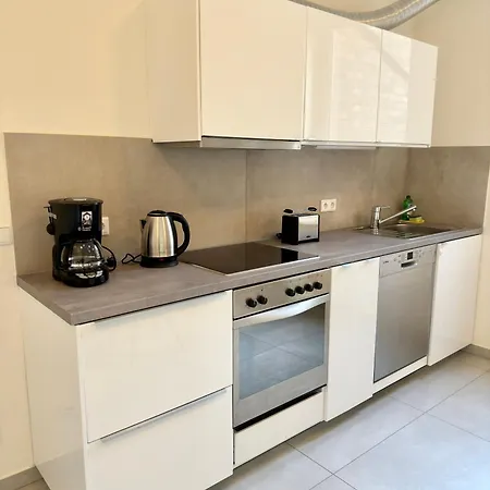 4 Rooms, Free Parking, 25 Min To Duesseldorf, 100 Mbps Wlan Duisburg Exterior photo