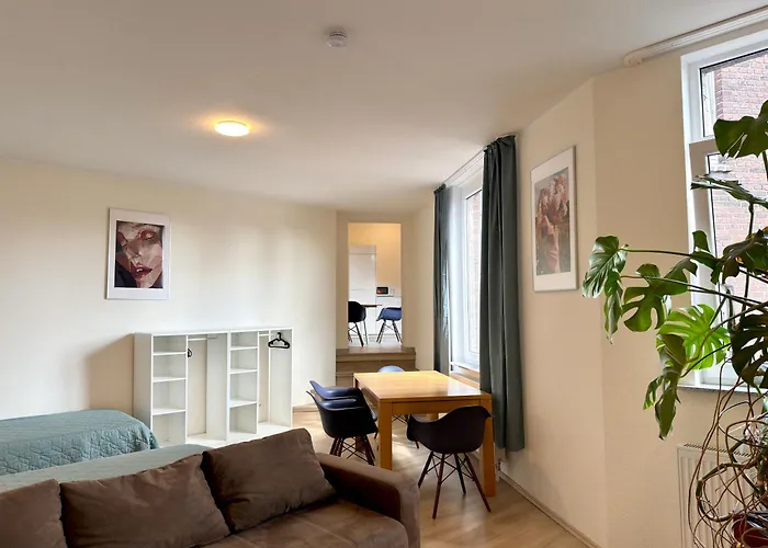 4 Rooms, Free Parking, 25 Min To Duesseldorf, 100 Mbps Wlan