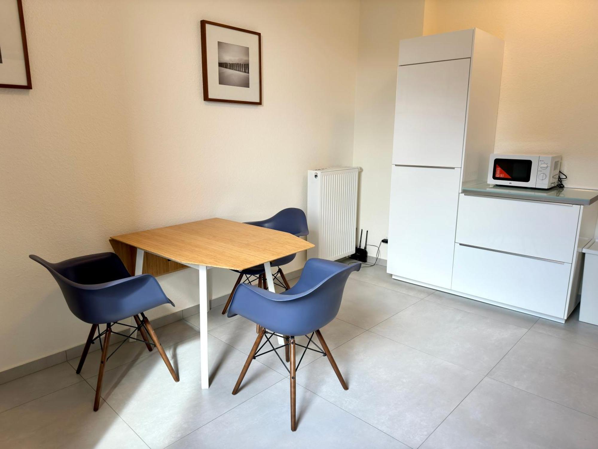 Apartment 4 Rooms, Free Parking, 25 Min To Duesseldorf, 100 Mbps Wlan *