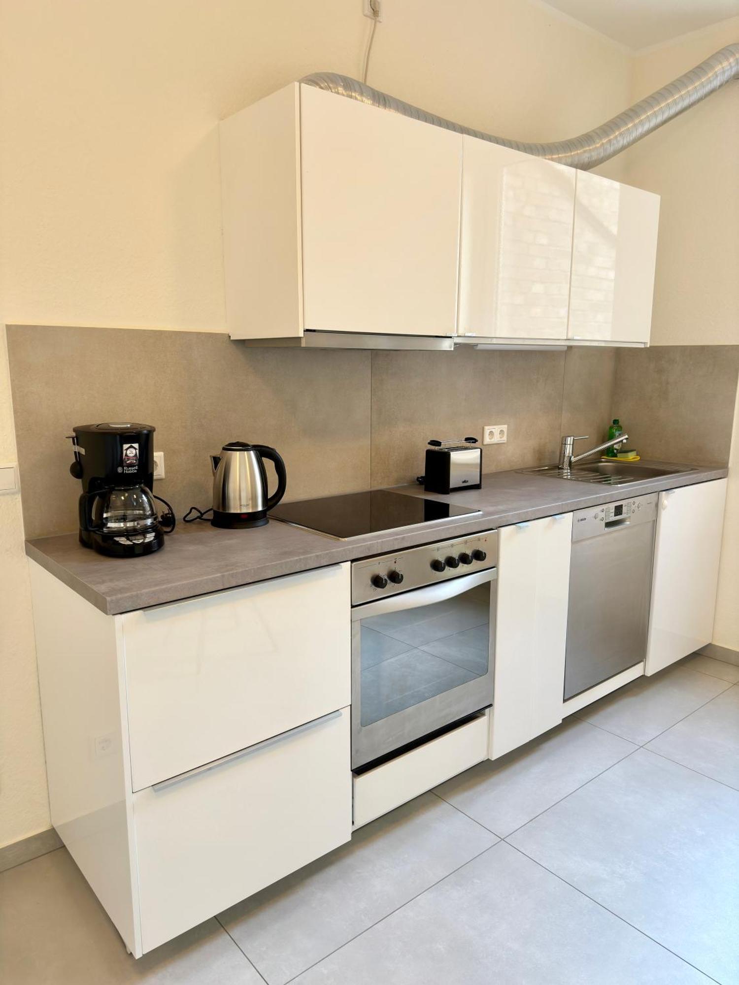 Apartment 4 Rooms, Free Parking, 25 Min To Duesseldorf, 100 Mbps Wlan *