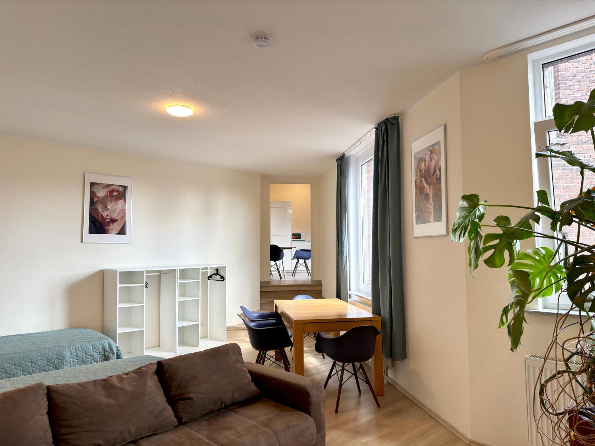 4 Rooms, Free Parking, 25 Min To Duesseldorf, 100 Mbps Wlan Apartment *