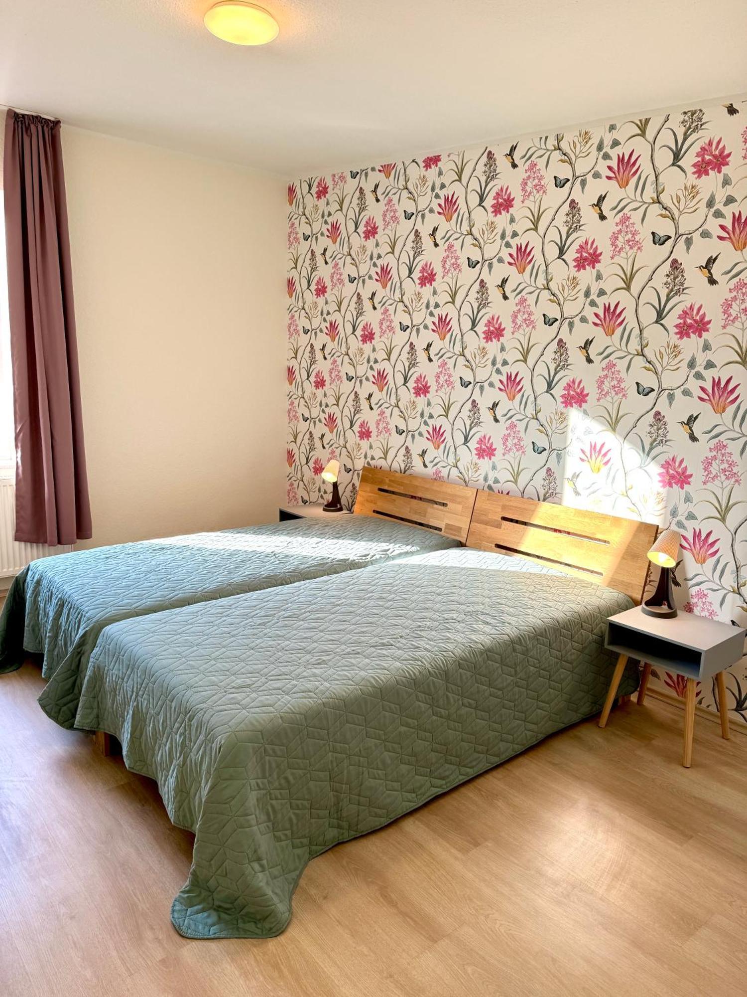 Apartment 4 Rooms, Free Parking, 25 Min To Duesseldorf, 100 Mbps Wlan *