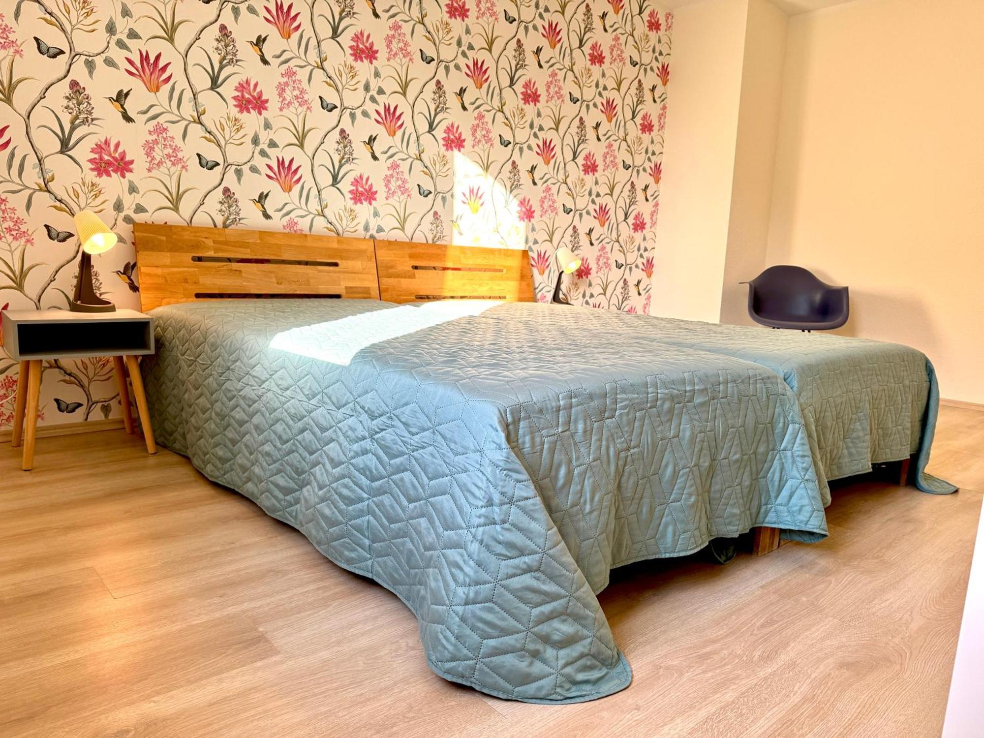Apartment 4 Rooms, Free Parking, 25 Min To Duesseldorf, 100 Mbps Wlan