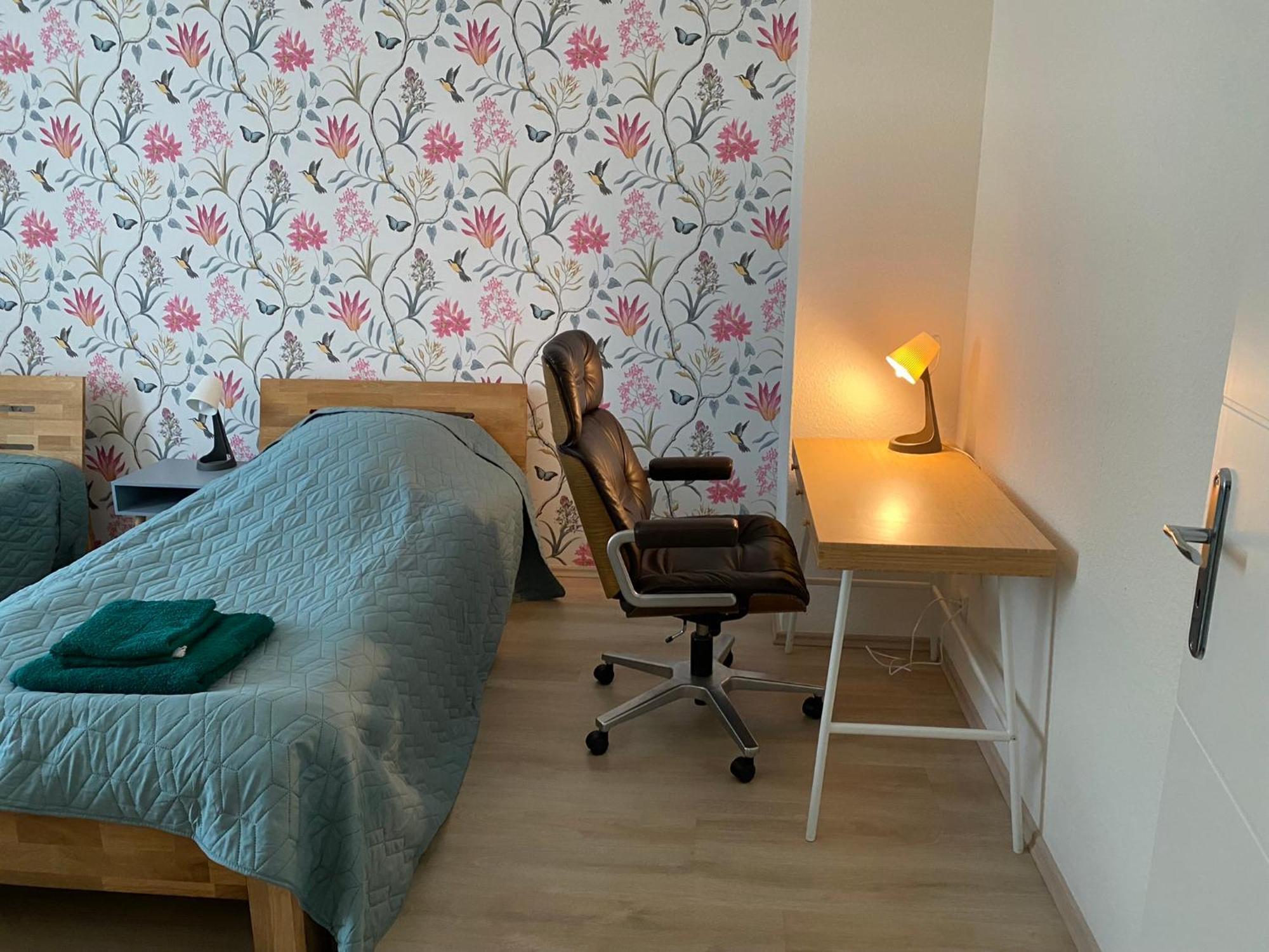 Apartment 4 Rooms, Free Parking, 25 Min To Duesseldorf, 100 Mbps Wlan Duisburg